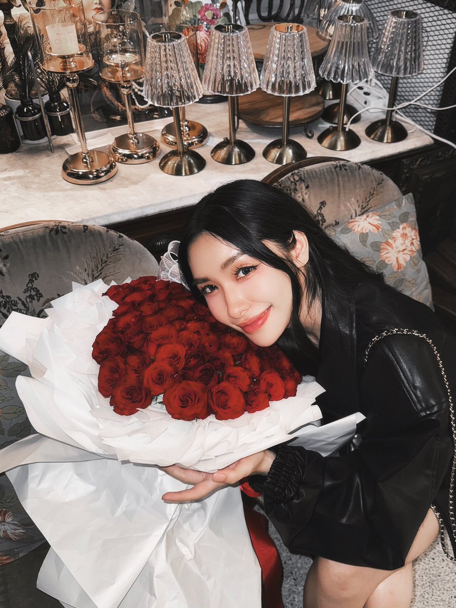Lookkaeww_k's tweet photo. Never stop falling for you.🌎🪽

LOOKKAEW IS LOVE 12
#lookkaewkamollak https://t.co/FqMZnpAoc3