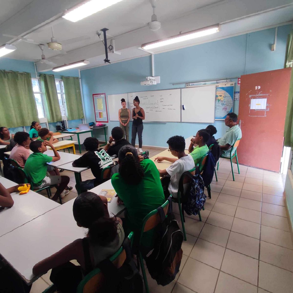 indien_man's tweet photo. Jeudi 7 novembre 2024, l'équipe Réunion MAN OCÉAN INDIEN s'est rendue au collège Plateau Goyave à St Louis.
Les sujets abordés :
Lutte contre le racisme
Lutte contre le sexisme
Lutte contre la haine anti LBGT+.

Cette action est financée par la Préfecture de La Réunion. https://t.co/Dhbr3YdhHd
