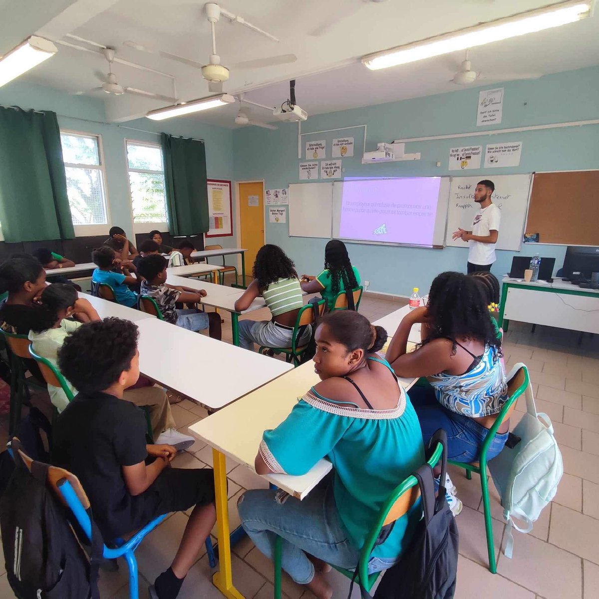 indien_man's tweet photo. Jeudi 7 novembre 2024, l'équipe Réunion MAN OCÉAN INDIEN s'est rendue au collège Plateau Goyave à St Louis.
Les sujets abordés :
Lutte contre le racisme
Lutte contre le sexisme
Lutte contre la haine anti LBGT+.

Cette action est financée par la Préfecture de La Réunion. https://t.co/Dhbr3YdhHd