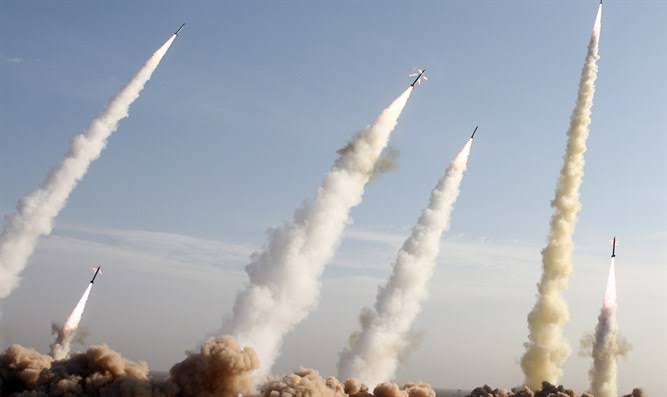 TMPnewsAgency's tweet photo. Missile sirens rang in “#Kiryat #Shmona” and “#TelHai” and surrounding settlements in northeast occupied #Palestine.
#Israel #hezbollah #Lebanon https://t.co/6eZRYy4sIT