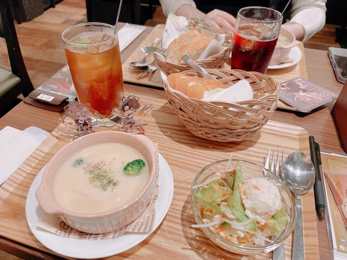 昨日はしらさんとオトガに行ってまいりました!すごい楽しかったしご飯も美味しかったアンクゥをお借りして写真も撮らせていただきました!帰りにおすすめされた乙女ゲームを一本買って帰りました笑 