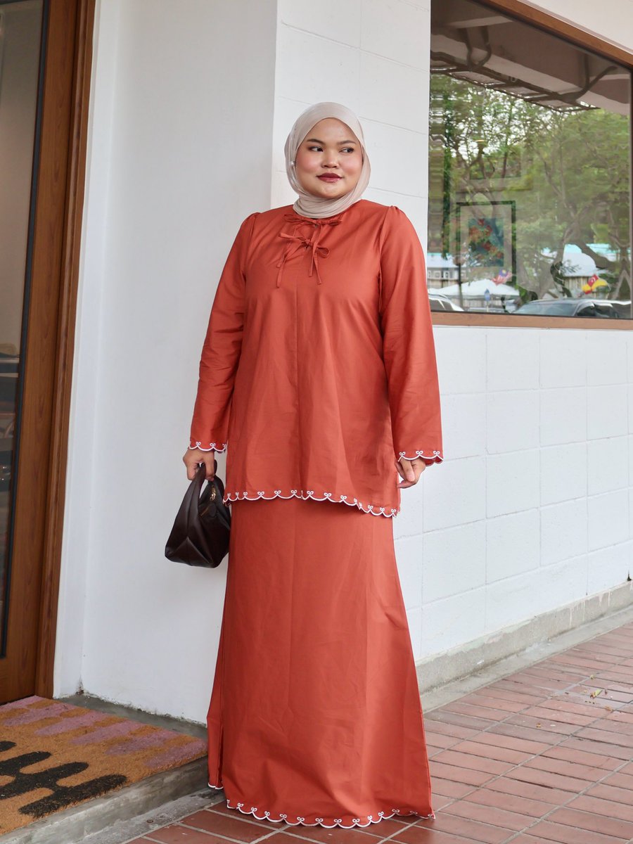 Want something modest yet still look cute? Ryia Ribbon Mini Kurung is ready to serve you 🎀!