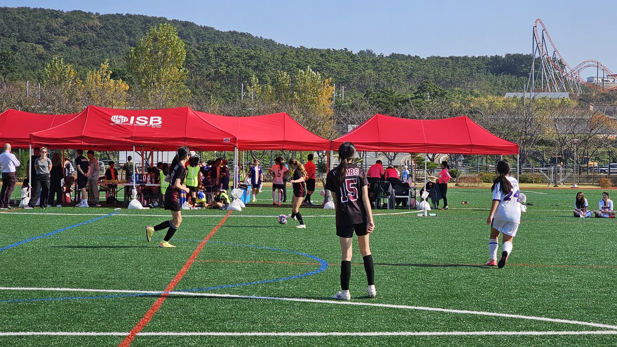 Go Bears! The #SKAIS MS Football Tournament is well underway here at #ISB, and the only question left to ask is - How many trophies are we taking home? 😉🏆 Great to see communication and team spirit from all athletes and schools today. Well done teams! #ISBLearning