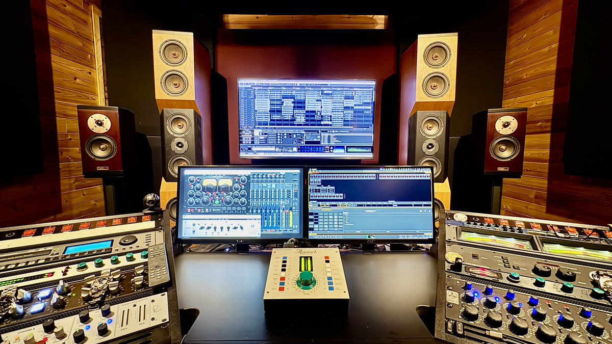 massivemaster's tweet photo. A (rather rare) *mixing* session for Jacco Muller (Amsterdam, Netherlands). https://t.co/IaxTiavucO