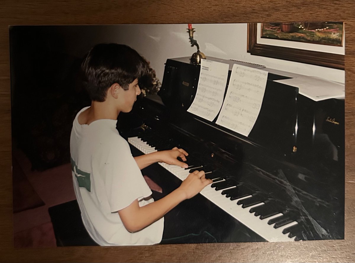 este morro coprodujo un disco nominado a un latin grammy . Mañana nos vamos a Miami, a ver que chou