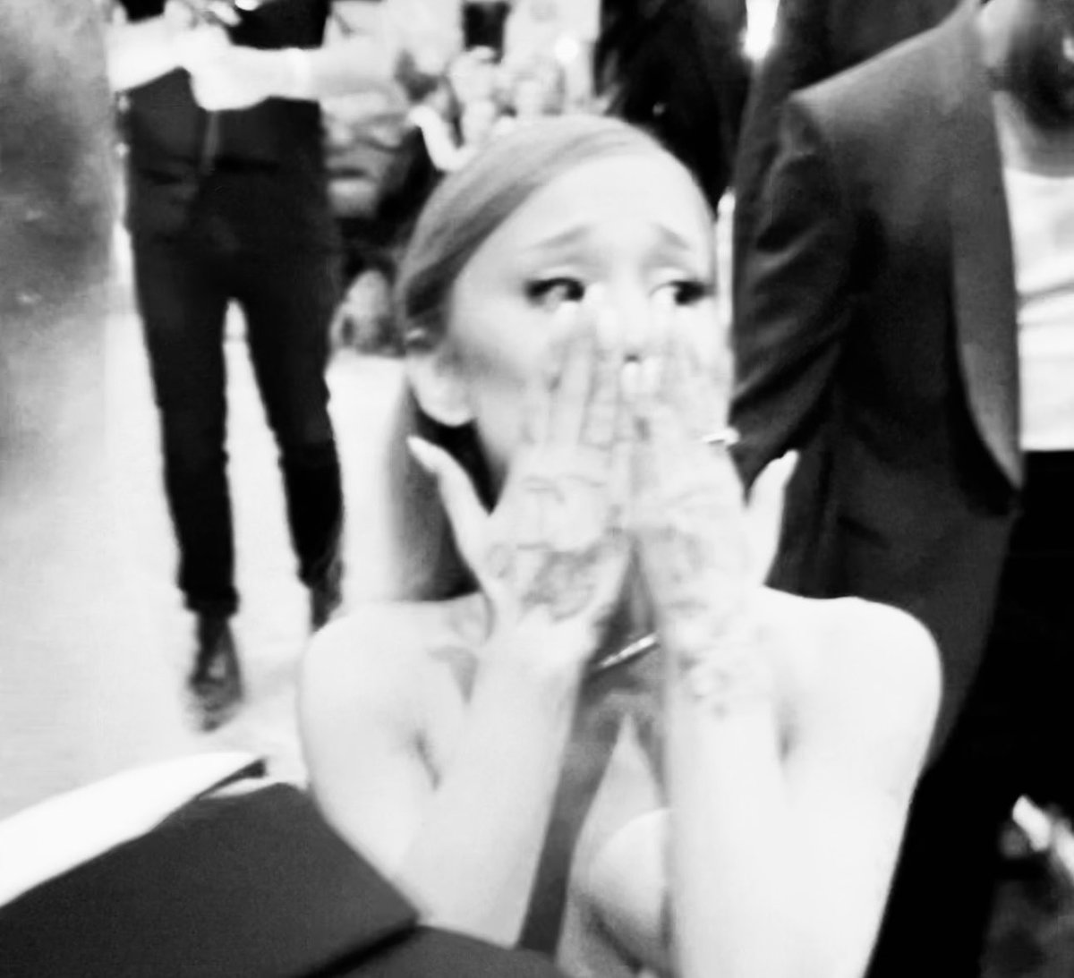 𑣲cons IS SEEING ARIANA tweet media