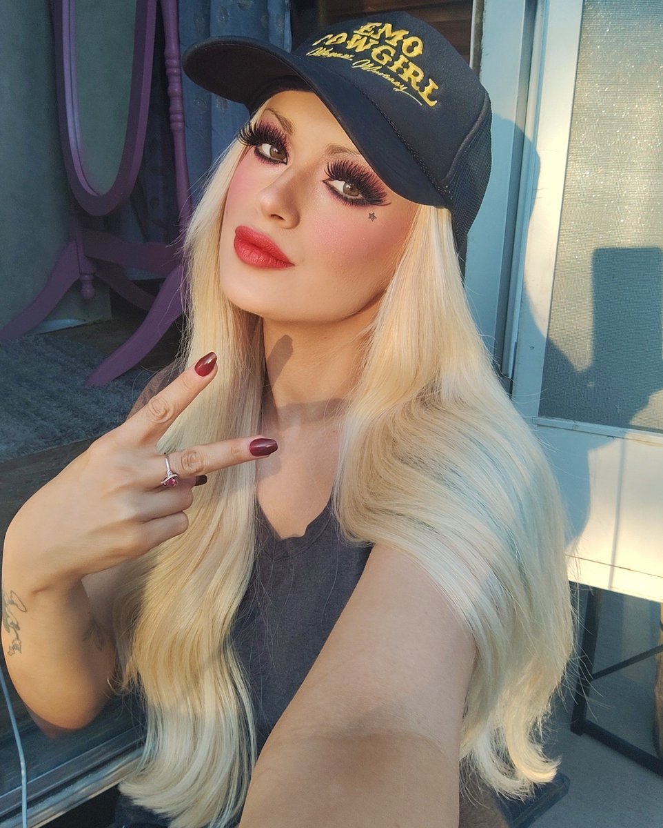 JordanElizabeth's tweet photo. I LOVE this "Emo Cowgirl" hat by @_megmoroney, and I love her NEW Christmas EP especially "All I Want For Christmas is A Cowboy"! #country #blondebombshell #cowgirl 💖🤠🏜️🎄❄️🐎 https://t.co/3ZP9hpPMDY