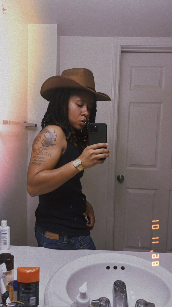 tchick96's tweet photo. Where everything is bigger. 🐎 https://t.co/alz0JPuZ26