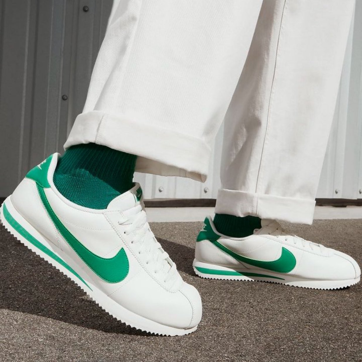 Nike cortez white and green hot sale