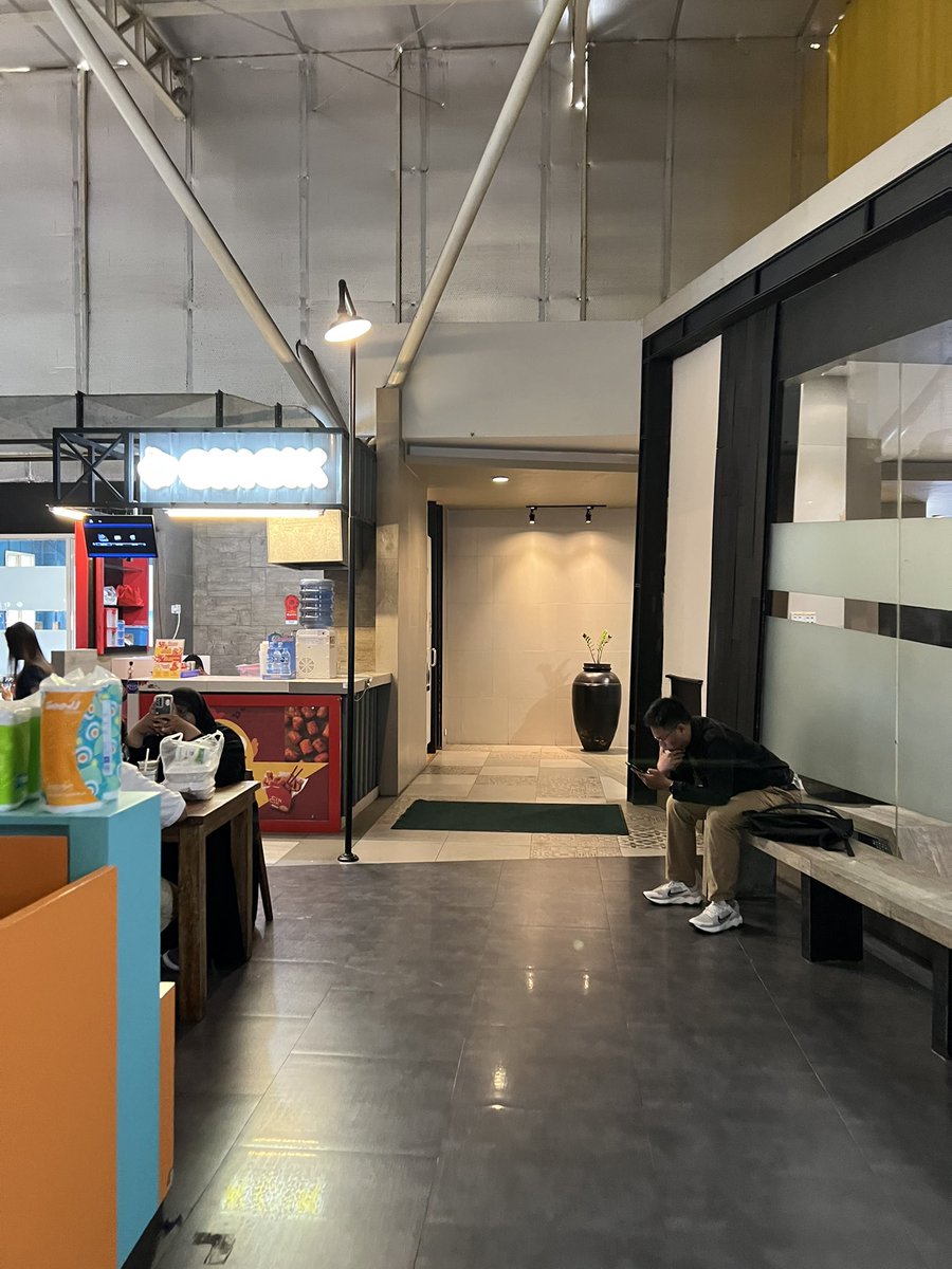 Mana kemaren yang katanya bisa main di Mall, mana ada tempat sepi wehh

#gaysolo #gaysurakarta