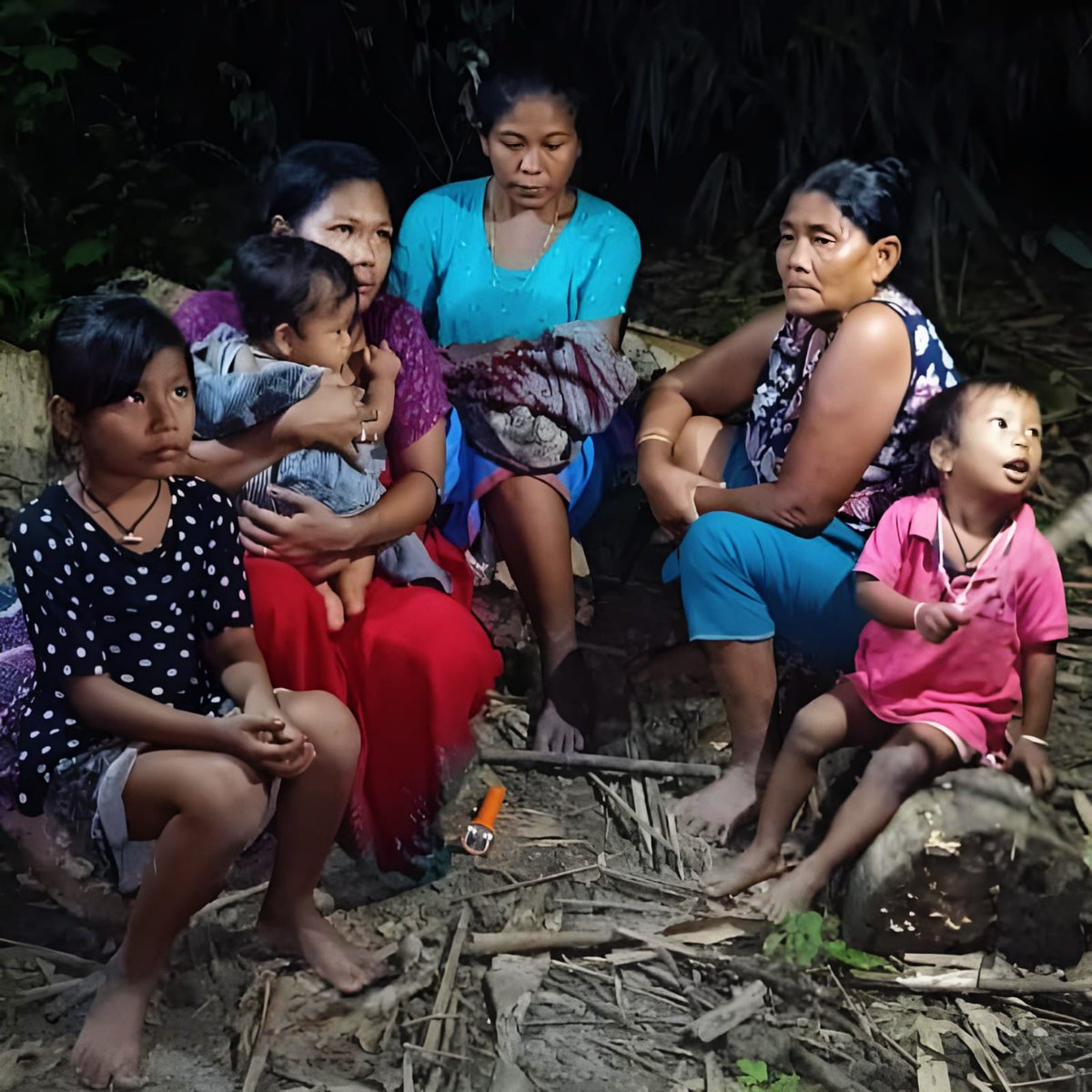 dhiraj_luwang's tweet photo. #KukiMilitants have abducted woman and children civilians as a revenge against Indian paramilitary forces.

We condemn such an act of crime and request Kuki CSOs to release them on humanity ground. https://t.co/mlTIjCMxeF