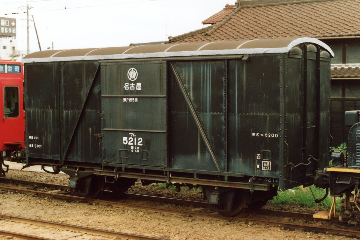 DtF2dzpcpxpV3kt's tweet photo. 救援車が活動してるを見たのはこの時だけです。安全側線に乗り上げたようで、この時点でもう発着番線変更の上通常運転してました。本線を逆行して検車区に引き上げて行きました。最後まで残った同形を添えて。
5224+5223+378+7024 1976.5.23 太田川
ワム5212 1991.7.8 喜多山
 #火曜日の貨車 https://t.co/71kthWn20J