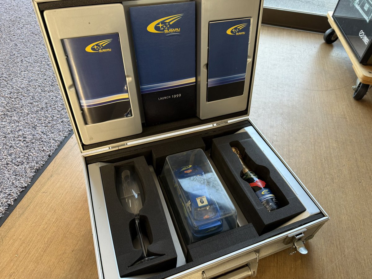 kit_service0429's tweet photo. お宝
1999年のSWRT発表会かなんかの限定品
#SUBARU
#SWRT
#Impreza
#prodrive https://t.co/MO0VxFrbIP