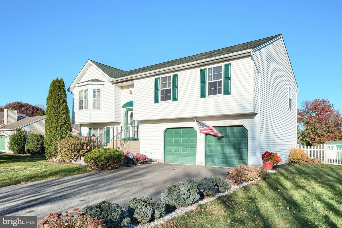 GinterGroup's tweet image. 183 Cold Stream Trail, Felton, PA, 17322
3 bed | 3 bath 2246 Sq. Ft.
Active | 324900
bit.ly/3O4qcbo
Home Sweet Home. Imagine coming home to this charming, 3-bedroom, 2.5-bath bi-level house that s ready for you to move in and make memories. Whether you re looking for...