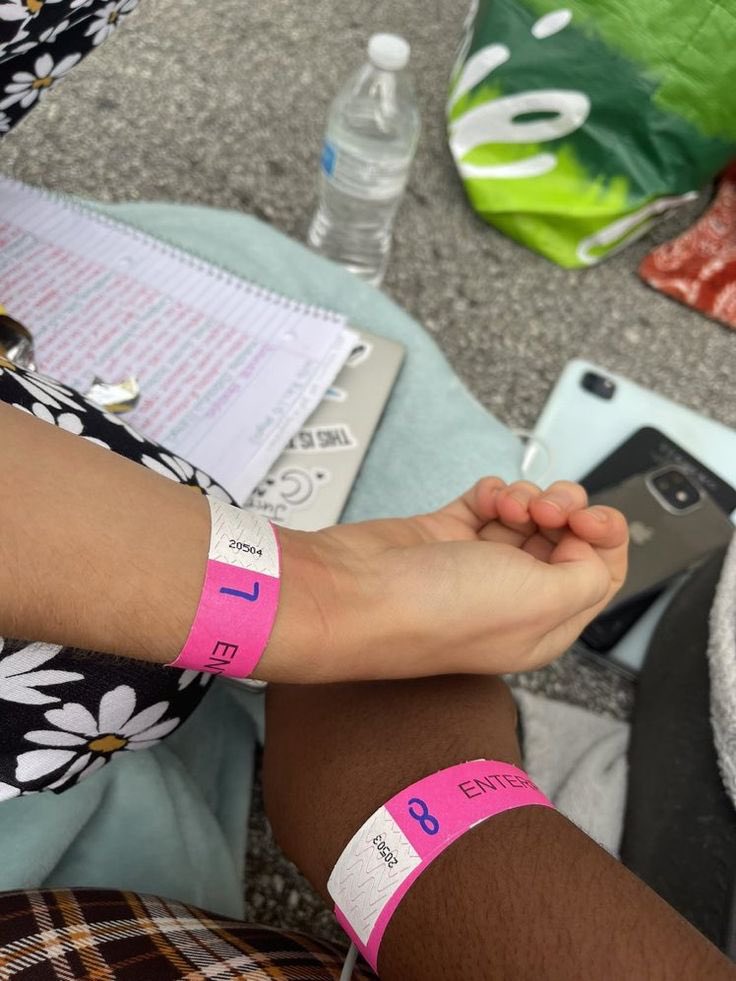 fobfidgetspinah's tweet image. hey killioys 🔫 🥰 starting the ga line for mcr!! dm me for a bracelet ❤️❤️