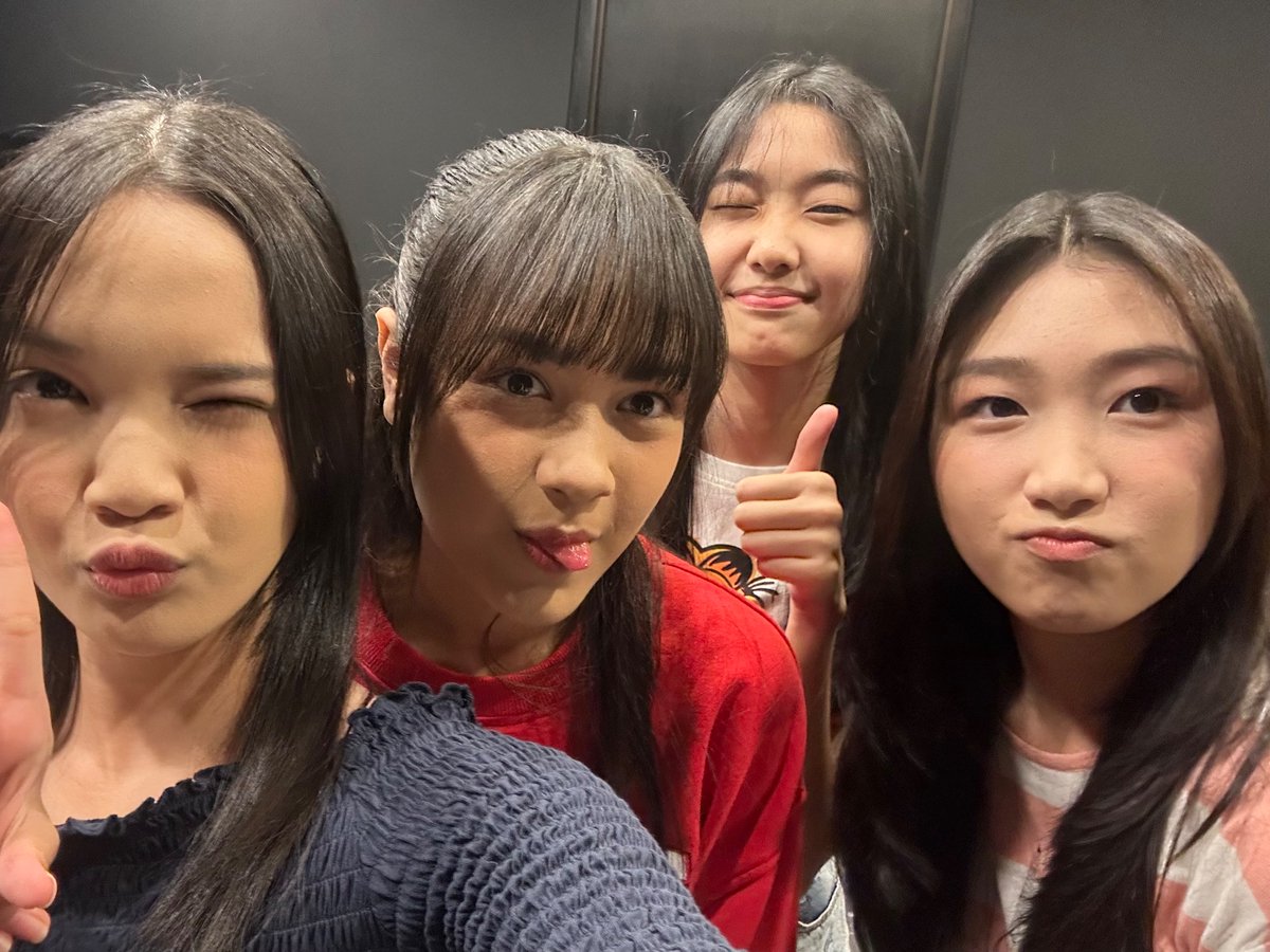 Ribka_JKT48's tweet photo. foto bnr bnr pertama banget di 18 nov!! 🥹 https://t.co/WZxojdZwDW