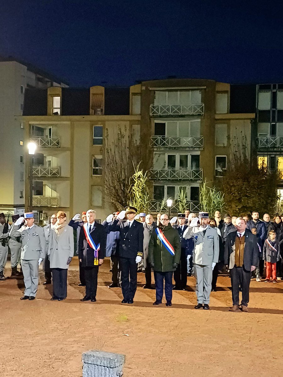Jean-Luc BOHL (@jlbohl) on Twitter photo Temps de recueillement très émouvant hier soir au monument aux morts pour le 11 novembre @MontignylesMetz <a href="/Prefet57/">Préfet de la Moselle</a> <a href="/ludovicMDS/">Ludovic MENDES</a> Temps de recueillement très émouvant hier soir au monument aux morts pour le 11 novembre @MontignylesMetz <a href="/Prefet57/">Préfet de la Moselle</a> <a href="/ludovicMDS/">Ludovic MENDES</a>