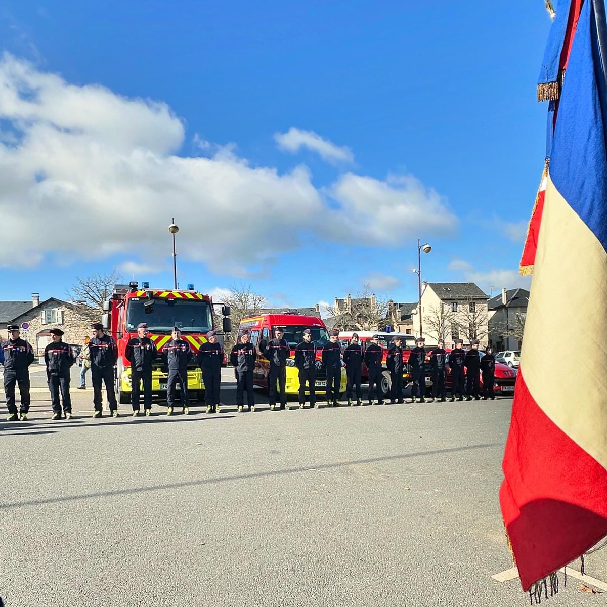 [Cérémonie du 11 Novembre 🇫🇷]

Aujourd’hui, cérémonie du 11 Novembre à <a href="/stchelydapcher/">Saint Chély d'Apcher</a> pour commémorer le 106e anniversaire de l’Armistice, signé pour mettre fin à la Première Guerre mondiale.

#pompier #sapeurpompier #sapeurpompiervolontaire #spv #saintchely #lozere #sdis48
