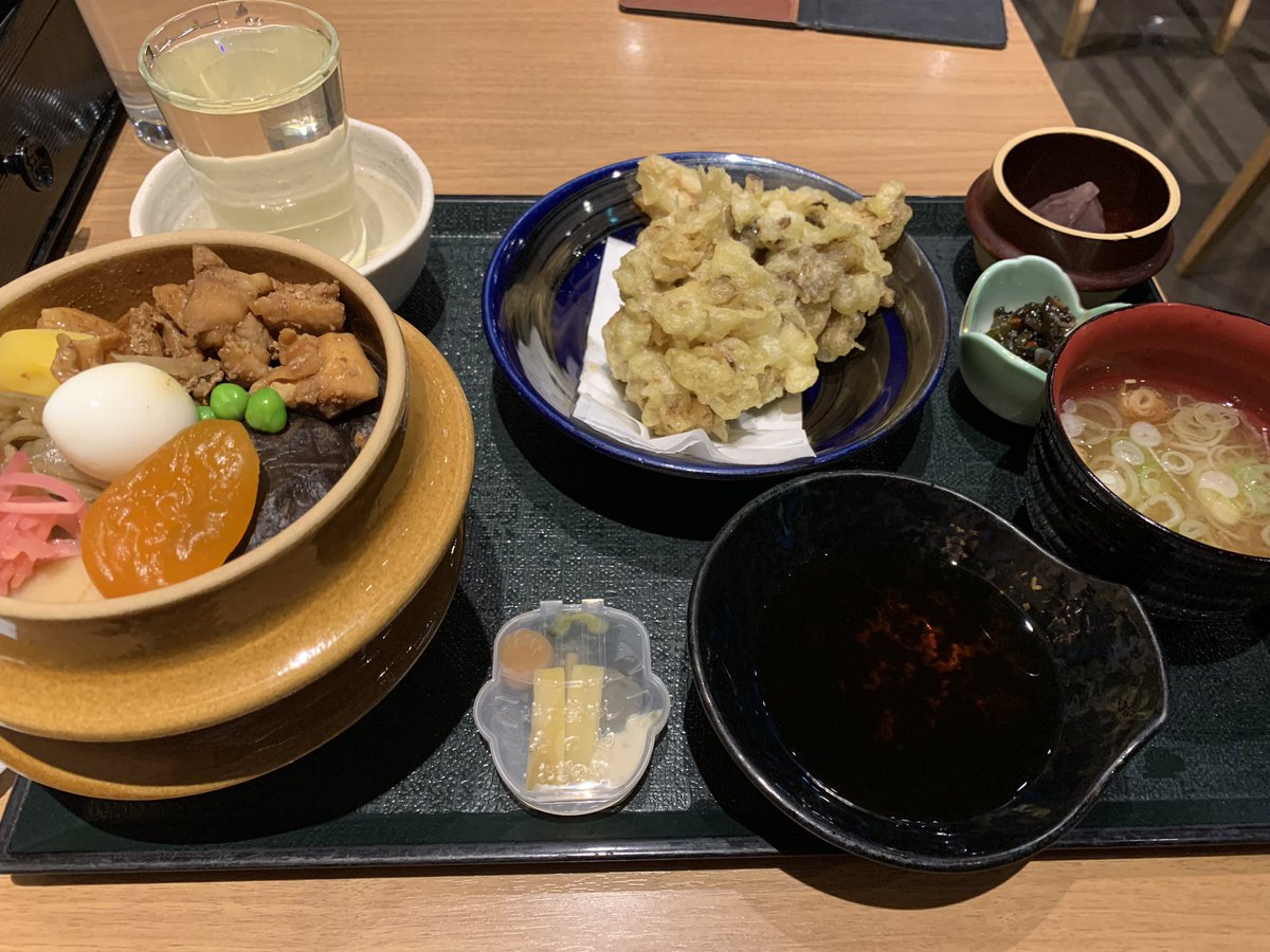 DaaiMaaaaN's tweet photo. 群馬一人旅、満喫した…
椎茸天ぷらの釜飯と高崎日本酒はうますぎて飛んだ🍶 https://t.co/pAtQp7dV1M