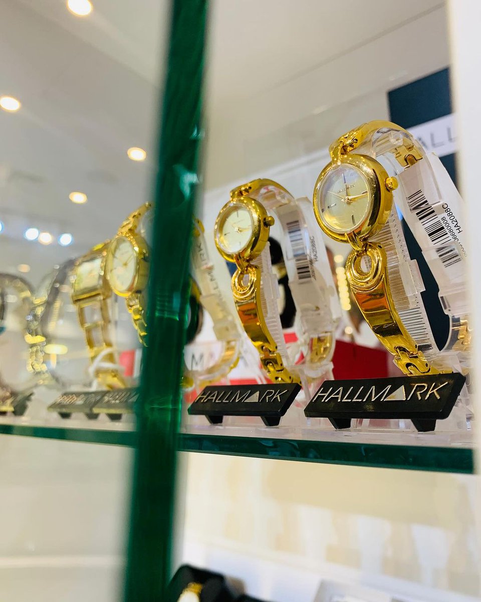 malungulux's tweet photo. Make every moment unforgettable with Hallmark. Our watches are designed to keep peace with your life and make a statement. https://t.co/l1R36CkobM