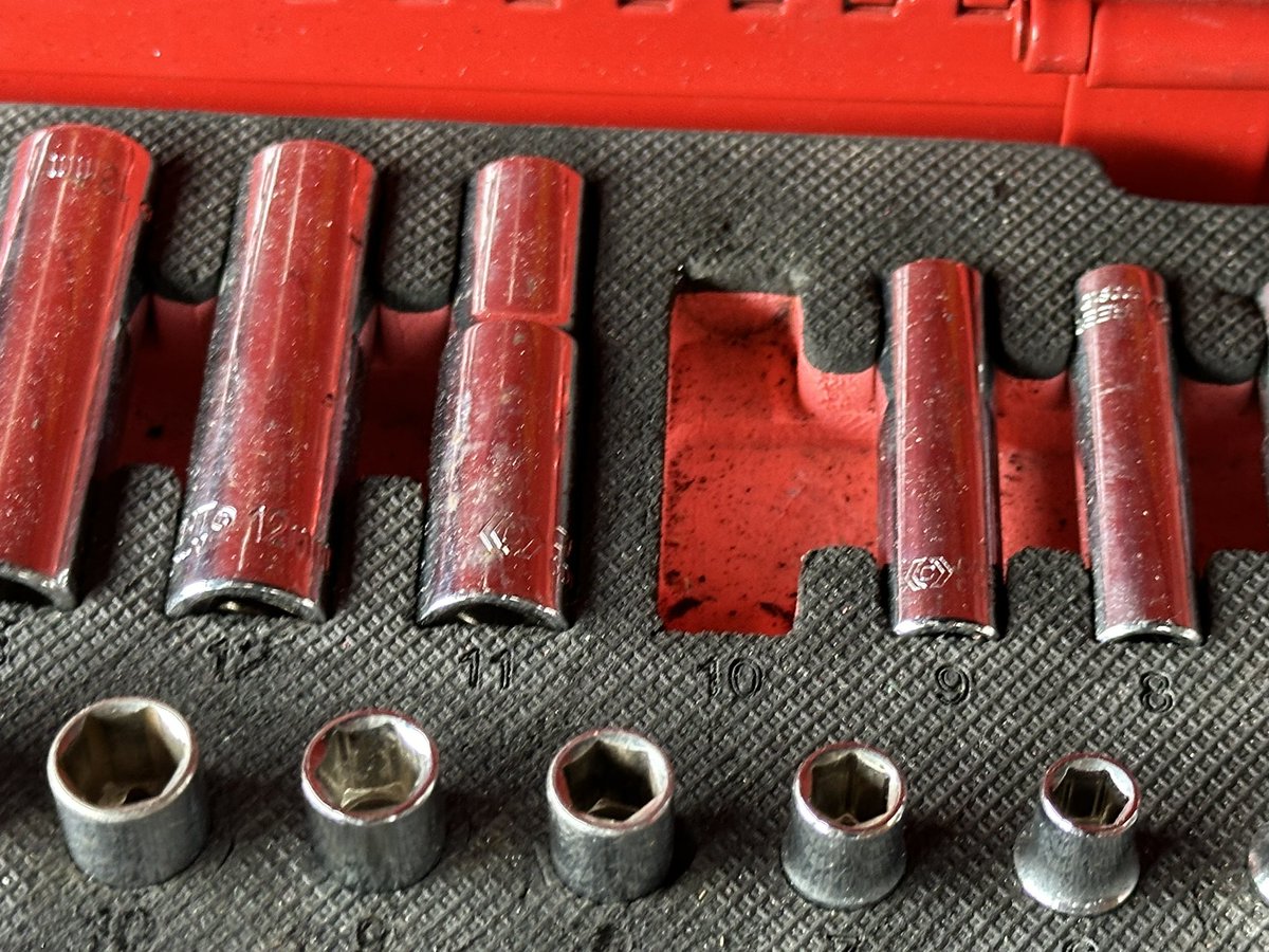 owarapitweb's tweet image. サーキット車庫内にある工具箱からラチェット、10ミリソケット、六角レンチを持って行った方がいる様です。返却をお願いします。