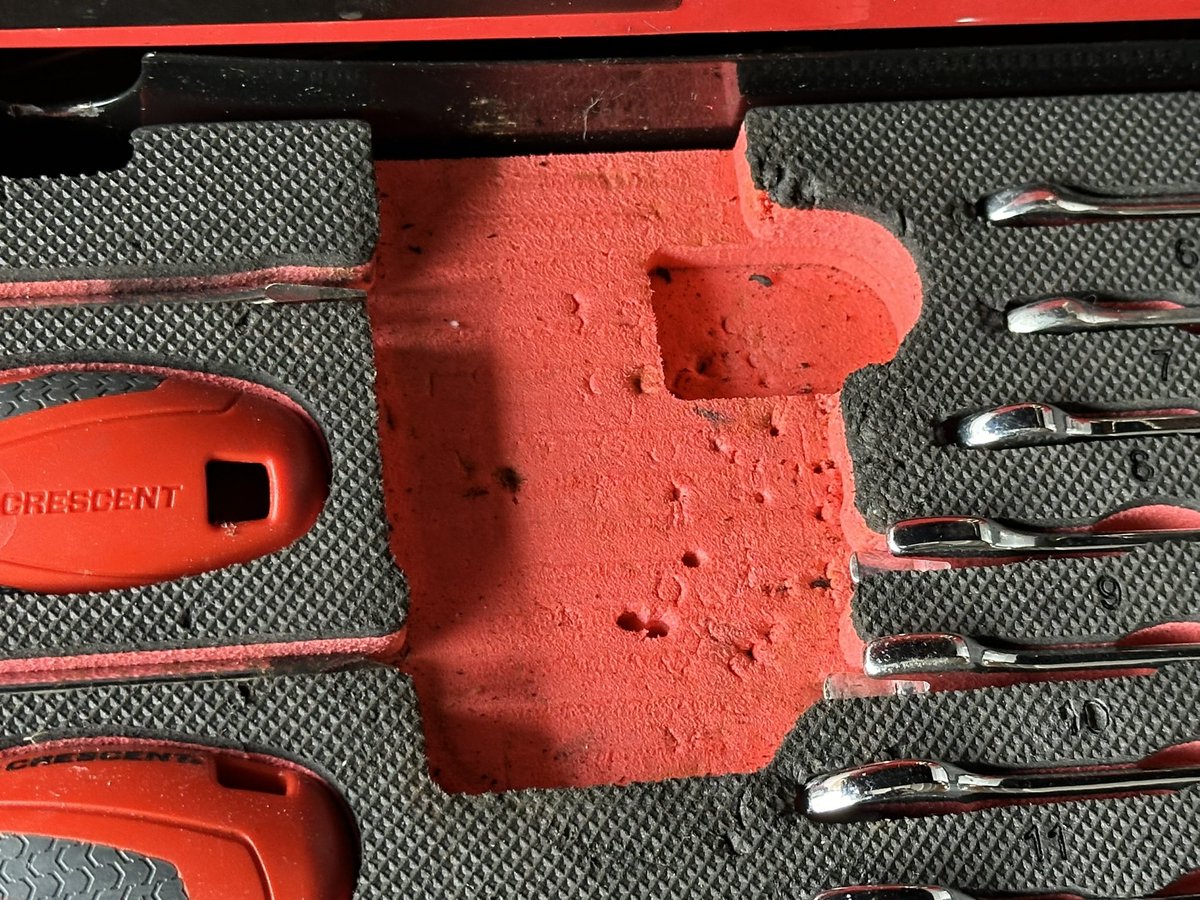 owarapitweb's tweet image. サーキット車庫内にある工具箱からラチェット、10ミリソケット、六角レンチを持って行った方がいる様です。返却をお願いします。