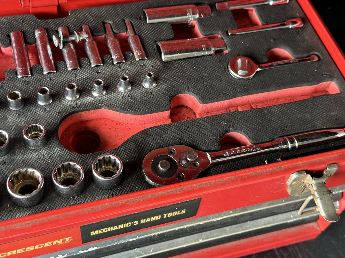 owarapitweb's tweet image. サーキット車庫内にある工具箱からラチェット、10ミリソケット、六角レンチを持って行った方がいる様です。返却をお願いします。