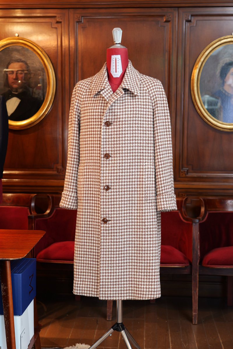 GinzaPecora's tweet photo. Raglan coat by PECORAGINZA <Tailor Hideaki Sato>
Fabric : FOX BROTHERS Tweed
<FULLY HANDMADE>
#pecoraginza #hideakisato #overcoat # #raglancoat #coat #foxbrothers #sartoria #sartorial #tailor #bespoke #bespoketailoring #fattoamano #fullyhandmade #ペコラ銀座 https://t.co/zc3vWYktGD