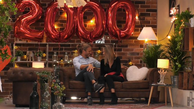 Dos30TV's tweet photo. 🫰 @carlos_sobera &amp; su restaurante del AMOR cumplen 2000 programas conquistando el corazón del 8.9% de cuota, 1.211.000 y 3.116.000 espectadores únicos

#FirstDates2000 firma su mejor dato desde el 15 de abril

#QueVivaLaTele #Audiencias https://t.co/wHelJOaA8c