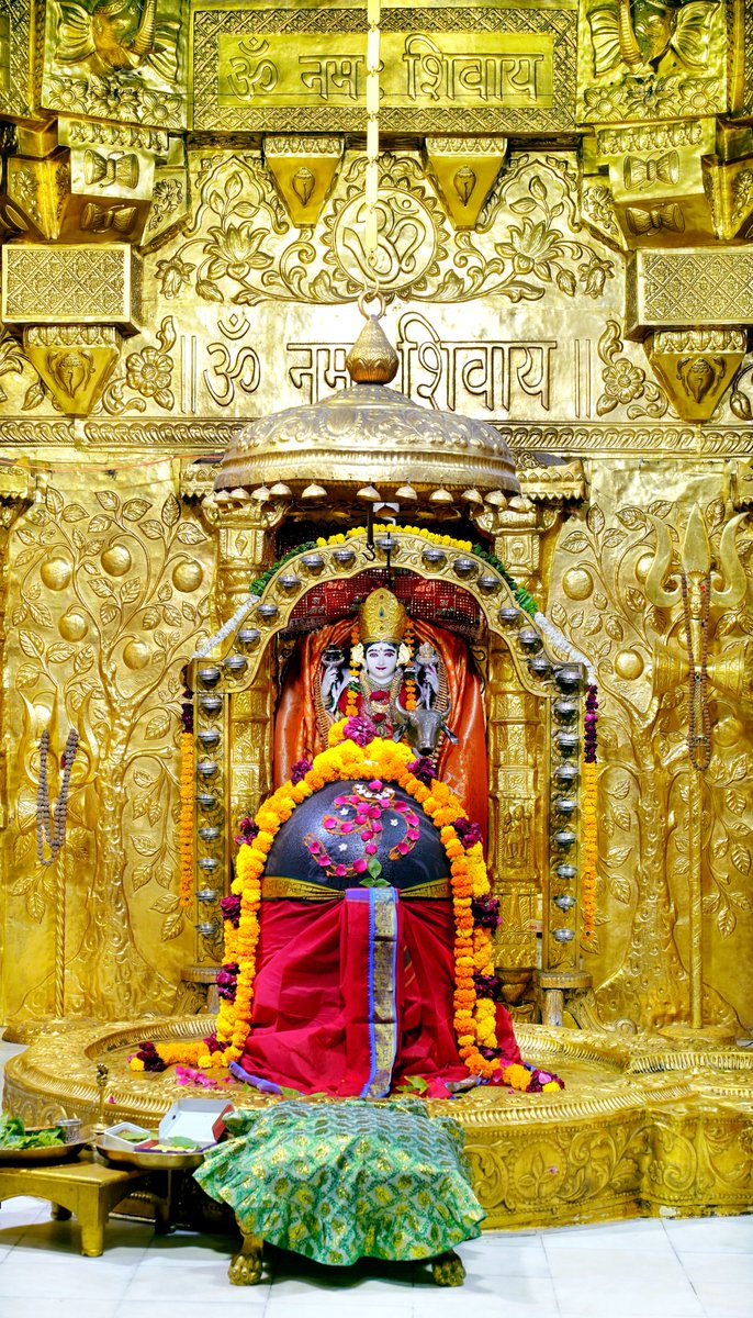 Somnath_Temple's tweet photo. श्री सोमनाथ महादेव मंदिर,
प्रथम ज्योतिर्लिंग - गुजरात (सौराष्ट्र)
दिनांकः 12 नवम्बर 2024, कार्तिक शुक्ल एकादशी(देवुत्थान एकादशी) - मंगलवार
मध्याह्न श्रृंगार
11246212
#somnath #mahadev #shivji
#bhakti #somnathlivedarshan #somnathtemple https://t.co/ynkhbUVRNC