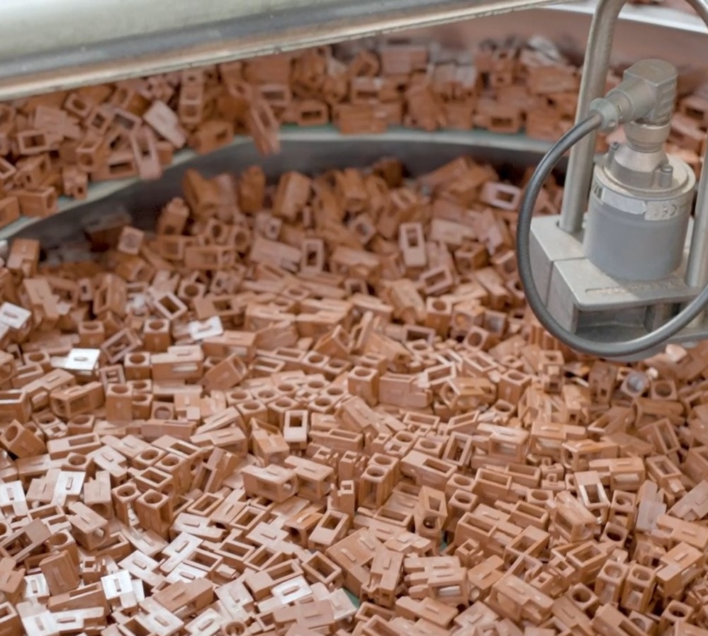 Together with <a href="/BASF/">BASF</a>, we're pioneering a #sustainable future.  
One of our circuit breakers now features sustainable plastic made from renewable sources. This innovation helps us cut ~270 tons of CO2 emissions annually without compromising quality.

#MultiplyImpact #SPSLive #SPS24