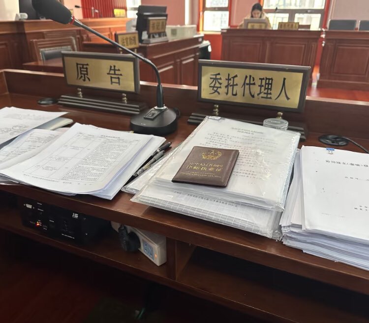 在法庭上，每一分钟都至关重要，每一场对话都必须精准有力。

每一场辩护、每一次胜诉背后，都藏着无数个日日夜夜的坚持与努力。 https://t.co/D4ruL3kRen
