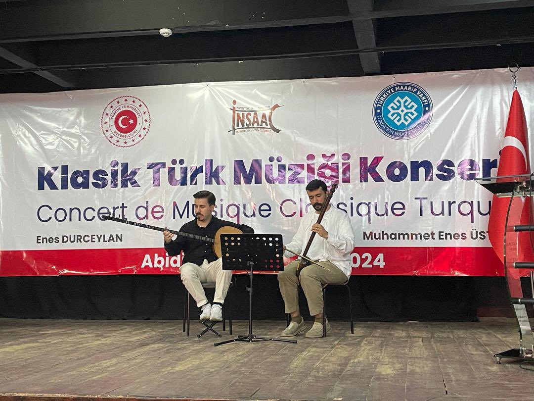 TC_AbidjanBE's tweet photo. Les musiciens de l'Ensemble de musique historique turque d'Istanbul du Ministère de la Culture🇹🇷, Enes Durceylan et Enes Üstün ont donné un cours aux étudiants en master à l’INSAAC🇨🇮
#Culture #INSAAC
#Türkiye-FildişiSahili https://t.co/p6OXACU2a1