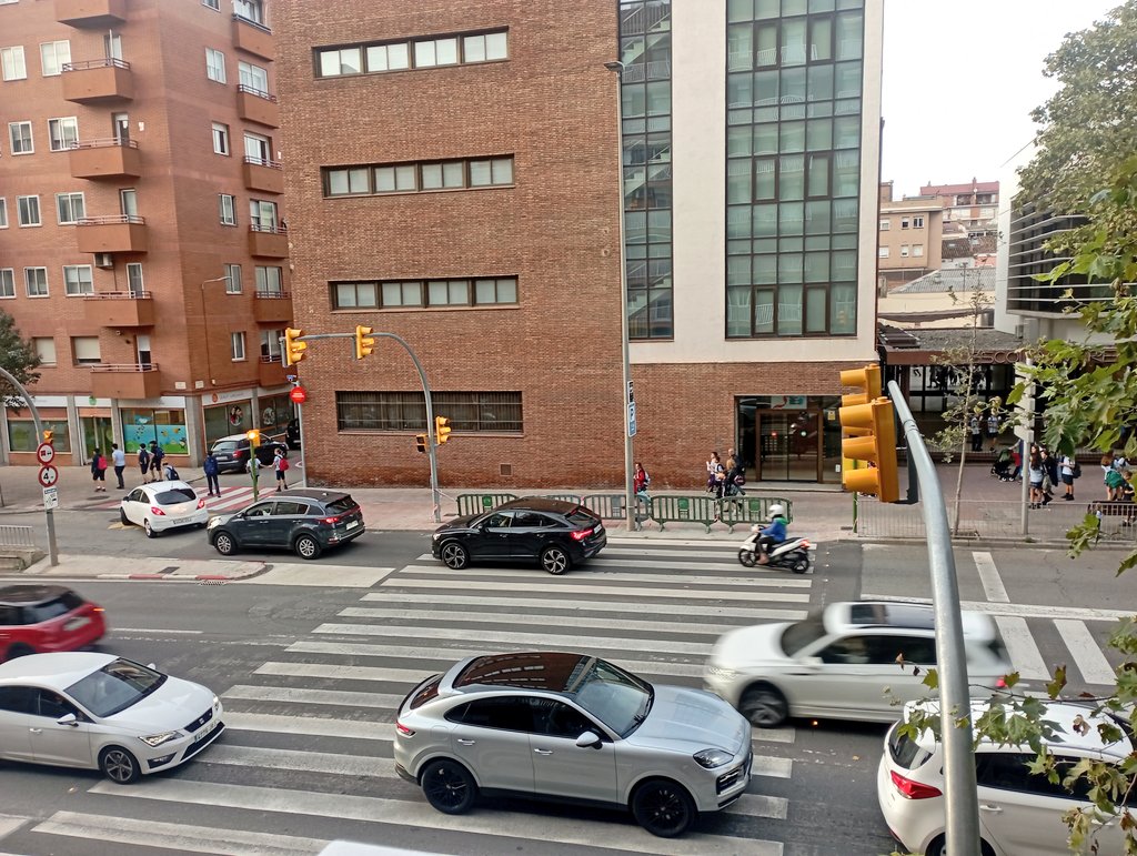 Paloma Arenós (@palomarenos) on Twitter photo Hola, <a href="/Aj_Sabadell/">Ajuntament Sabadell</a> i <a href="/socmartafarres/">Marta Farrés/❤️</a>. Els veïns del carrer Latorre/Sant Pau portem mig any esperant que activeu el semàfor per a vianants, de davant de l'escola Mare de Déu de La Salut. Ens ho deveu. Per un tema de seguretat vial i millorar la mobilitat. Hola, <a href="/Aj_Sabadell/">Ajuntament Sabadell</a> i <a href="/socmartafarres/">Marta Farrés/❤️</a>. Els veïns del carrer Latorre/Sant Pau portem mig any esperant que activeu el semàfor per a vianants, de davant de l'escola Mare de Déu de La Salut. Ens ho deveu. Per un tema de seguretat vial i millorar la mobilitat.