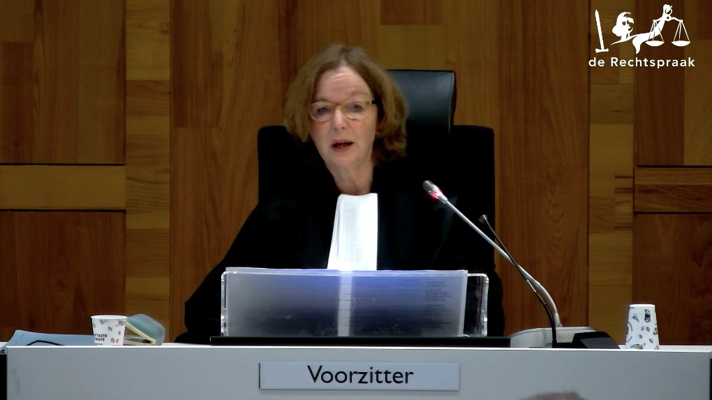 duycks's tweet image. 🔥⚖️🛢️ongoing: 🇳🇱Dutch judge reads summary of the ruling in #ClimateCaseShell with many refs to climate science, #HumanRights and #ParisAgreement
🔍For upcoming reactions to ruling, see: @Milieudefensie @ActionAid_NL @BothEnds @Fossielvrij @md_jong_   @waddentweets @GreenpeaceNL