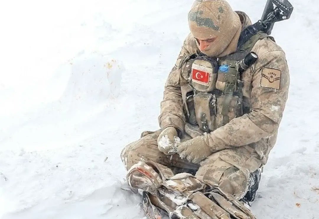 TTAgrup's tweet photo. Bugün 12 Kasım Uzman Çavuşlar Günü!

Şehit oldular, gazi oldular...
Vatan uğruna canlarını hiçe saydılar.
Türk Silahlı Kuvvetleri'nin kahramanları!
Türk milleti sizinle gurur duyuyor! https://t.co/B8RUtZtHKX
