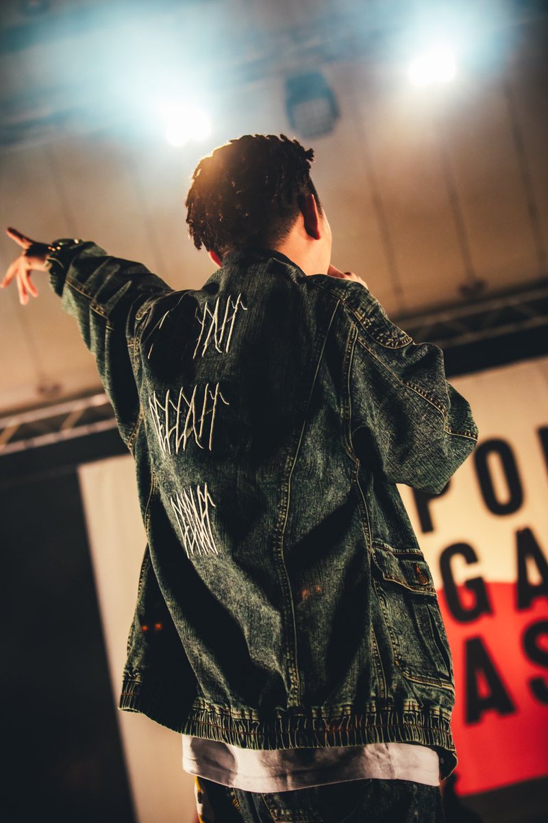 RAY_SINGER's tweet photo. NIPPON REGGAE SPLASH
LIFE STYLE wid RAY&VIGORMAN
あの出演者の中、呼んでもらったのも嬉しかったし
日比谷で歌えたのも感慨深かった
NIPPON REGGAE
盛り上げていこ🔥
photo by @EasySqueeze1986
Costume provided by @LEFLAH_TOKYO
#REGGAE #レゲエ
#SINGER_RAY #VIGORMAN
#LIFESTYLESOUND https://t.co/4xECNhVHh6