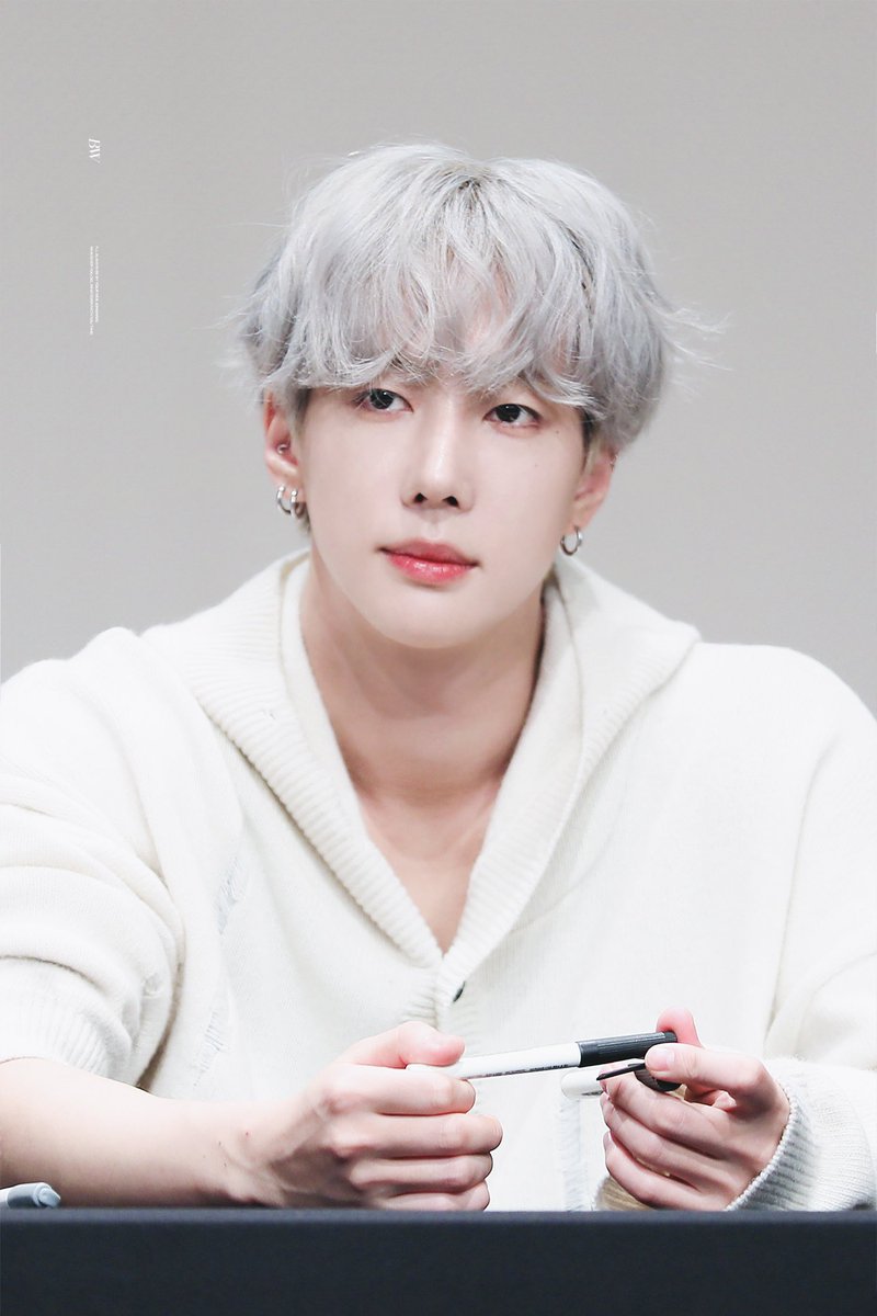 𝐵𝑊 tweet media