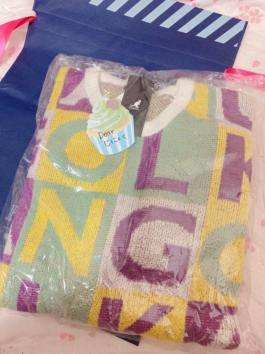 kloverx101's tweet photo. やばい😳😳😳
2021年の誕生日にソンムルしたニット…3年半越しに認証された😭
泣いちゃう😭😭😭
そう思うと私が毎年ソンムルしてるお洋服たち…表に出てなくてもどこかで着てくれてるのかな🥹💙
優しい😭🩷嬉しすぎる😭❤️ https://t.co/UfwQL3f1Hk