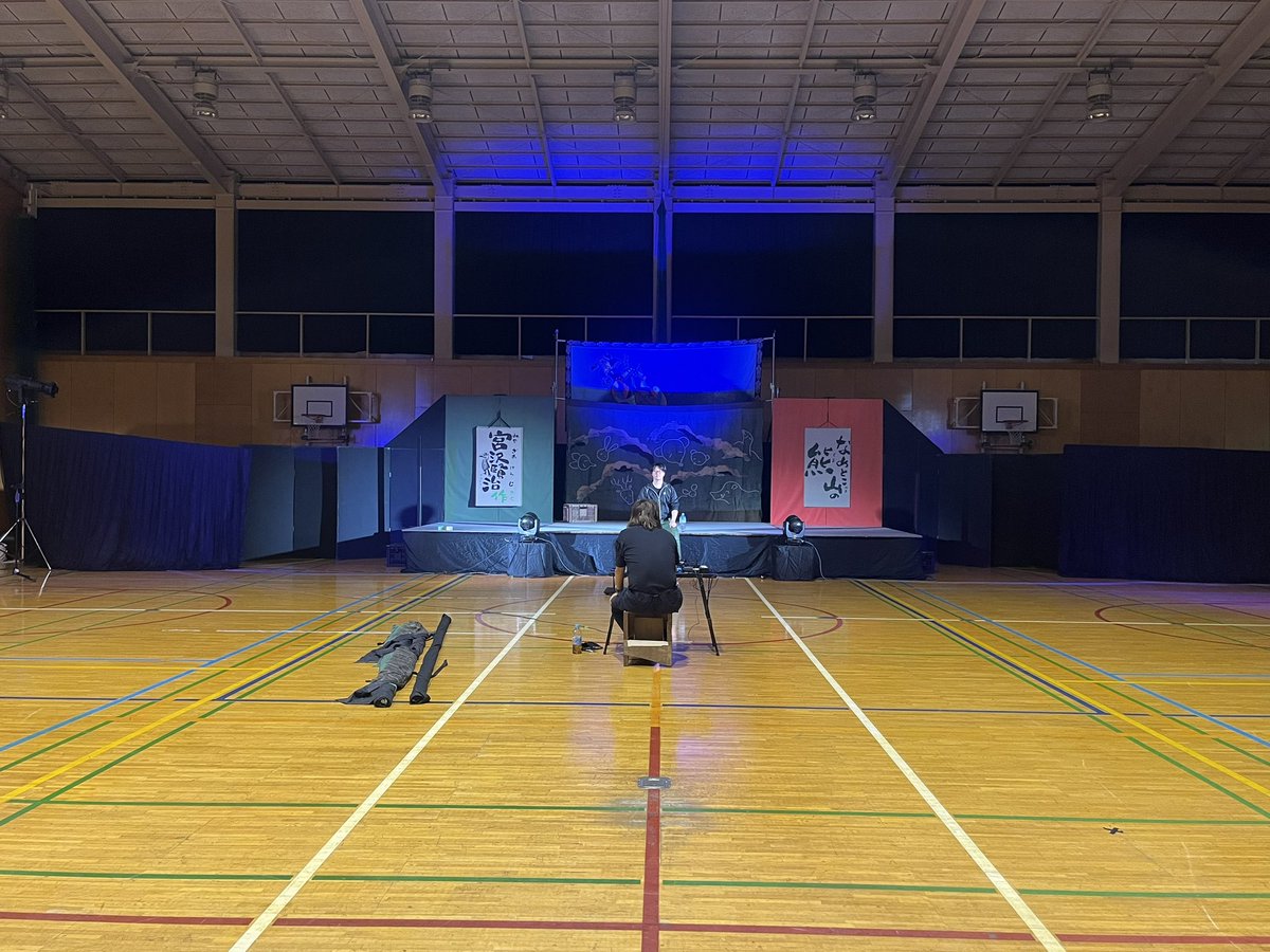 BUNAnoKI_27's tweet photo. 11.12 群馬県高崎市立岩鼻小学校様で公演！
・なめとこ山の熊
・セロ弾きのゴーシュ
子供達の歓声や手拍子に、私達自身もノリノリでできました！
また逢う日まで、お元気で☀️🌳 https://t.co/t6g9xiEA5V