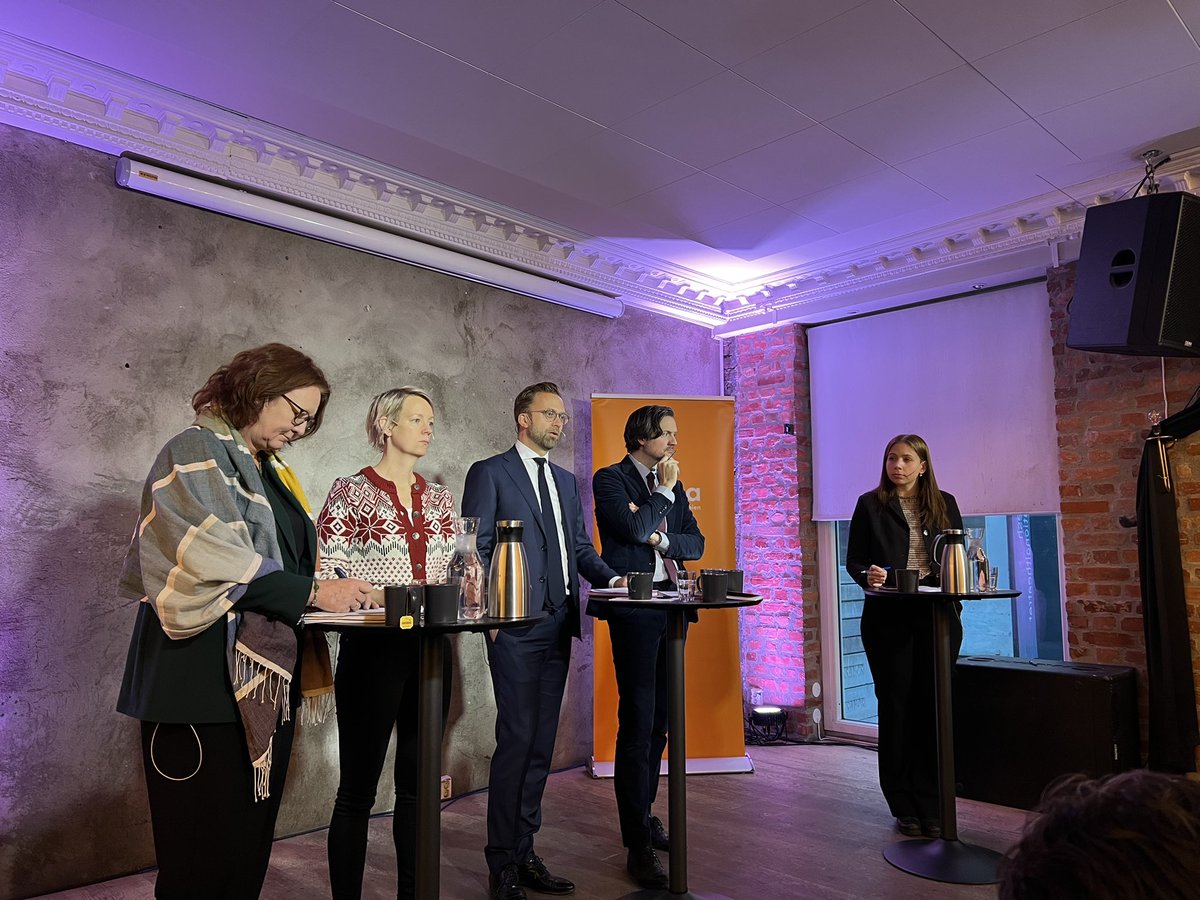 Nicholas Wilkinson 🇺🇳 (@nickwilki) on Twitter photo Mer bruk av FN i debatt arrangerte av <a href="/tankesmien/">Tankesmien Agenda</a> <a href="/Civita_/">Civita</a>
Ros til <a href="/ingridfiskaa/">Ingrid Fiskaa</a> <a href="/SVparti/">SV</a> som prioriterer FN.
Ros til Nikolai Astrup og <a href="/Hoyre/">Høyre</a> som argumenterer for FN.
<a href="/dagiulstein/">Dag Inge Ulstein</a> <a href="/KrFNorge/">Kristelig Folkeparti</a> Norge må kreve resultater og reformere FN. <a href="/FNsambandet/">FN-sambandet</a> er enige!
<a href="/CatharinaBu/">Catharina Bu</a> Mer bruk av FN i debatt arrangerte av <a href="/tankesmien/">Tankesmien Agenda</a> <a href="/Civita_/">Civita</a>
Ros til <a href="/ingridfiskaa/">Ingrid Fiskaa</a> <a href="/SVparti/">SV</a> som prioriterer FN.
Ros til Nikolai Astrup og <a href="/Hoyre/">Høyre</a> som argumenterer for FN.
<a href="/dagiulstein/">Dag Inge Ulstein</a> <a href="/KrFNorge/">Kristelig Folkeparti</a> Norge må kreve resultater og reformere FN. <a href="/FNsambandet/">FN-sambandet</a> er enige!
<a href="/CatharinaBu/">Catharina Bu</a>