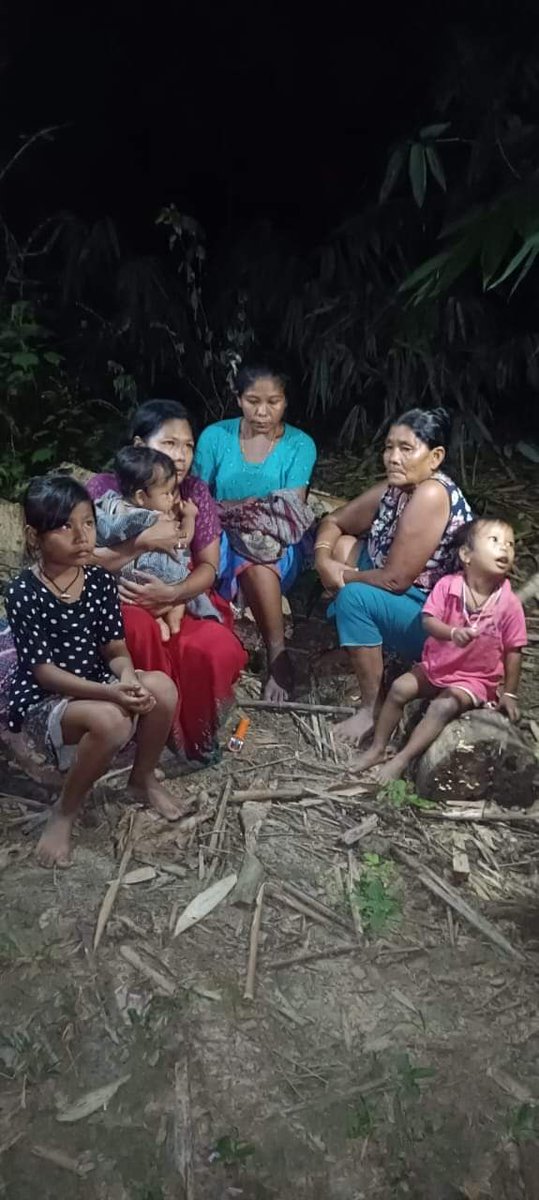 AMeitei12737's tweet photo. Please take action to save the six innocent Meiteis, including two minor boys and one girl, who have been captured by the Kukis.
#PMOIndia #NarendaModi #AmitShah #NDTVWorld #bbcnews #AlJazeera #cnnprime https://t.co/MFi9it0Mh9