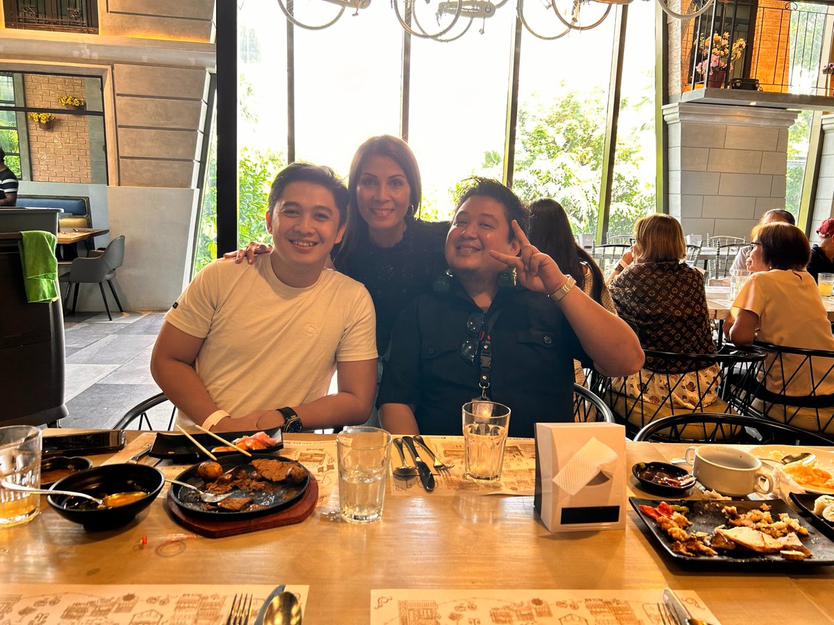 McvoTalent's tweet photo. 📸 Moments of Connection &amp; Collaboration 📸  
Our MCVO Talent Outsourcing Services leadership and HR teams gathered for a special lunch-out with our CEO, Ms. Cherry V. Orlina, at The Alley by Vikings BGC last November 8! 🎉 #MCVOTalent #LeadershipLunch #TeamBonding #WorkCulture https://t.co/XebUmvJ82W