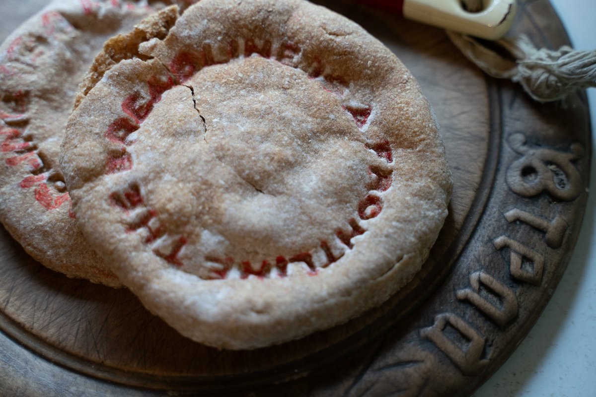 Our current exhibition in the house, Words to Live By; Words to Live With asks artists to contemplate Parr’s painted words, exploring what phrases they would choose to live with and live by.

Open Fridays and Saturday afternoons: davidparrhouse.org/product/house-…

#exhibition #Cambridge