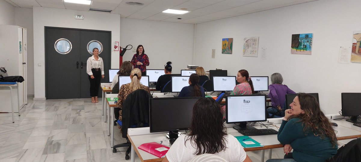 creama_org's tweet photo. #Creama Calp va començar ahir l'últim curs de #CapacitacioDigital de la red estatal de #CompetenciesDigitals.
La regidora Francisca Soliveres Sendra, va visitar al alumnat i els ha transmés la importancia de realitzar formació en #NovesTecnologíes
#Formación #Creama #MarinaAlta. https://t.co/VjtqyhJE5c