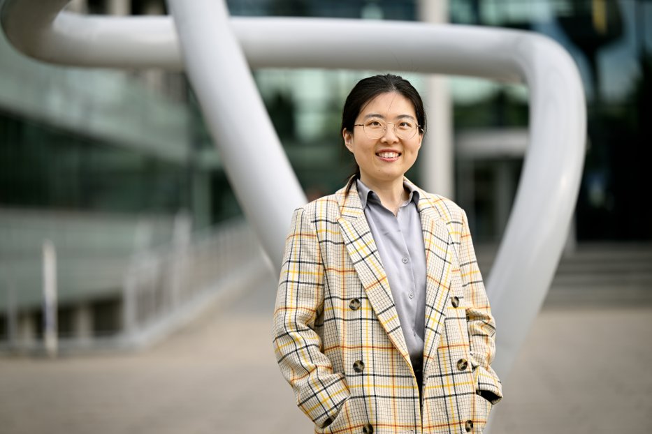 Wenjing Tian loves photonics way too much to ever leave it behind ♥️ From her PhD and Postdoc at <a href="/TUeindhoven/">TU Eindhoven</a> to her current role at <a href="/imec_int/">imec</a>, she tells us everything in the latest People behind the PICs: jeppix.eu/people-behind-… 

#photonicseu #peoplebehindthepics