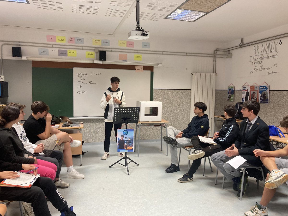 Avui l’alumnat de 3r ha fer un simulacre d’unes eleccions municipals. Han creat els seus partits, programes electorals i cartells, i després dels discursos elelctorals respectius, han votat!  Posem en valor la cultura democràtica.🗳️