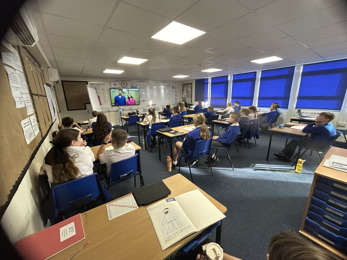 Miss Hitchen tweet media