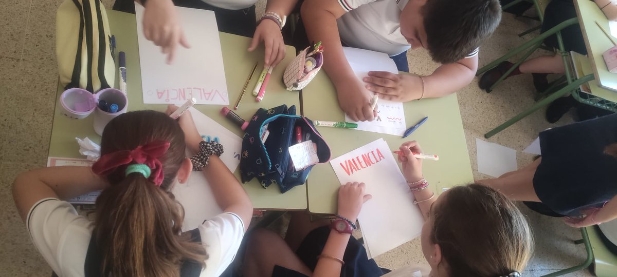 Los alumnos de Infantil y Primaria se suman a la campaña de muestras de cariño hacia Valencia. En esta semana han estado escribiendo o dibujando mensajes de cariño a los damnificados por la DANA. 
¡Ánimo Valencia! El Colegio San Miguel Adoratrices os manda muchísimo ánimo