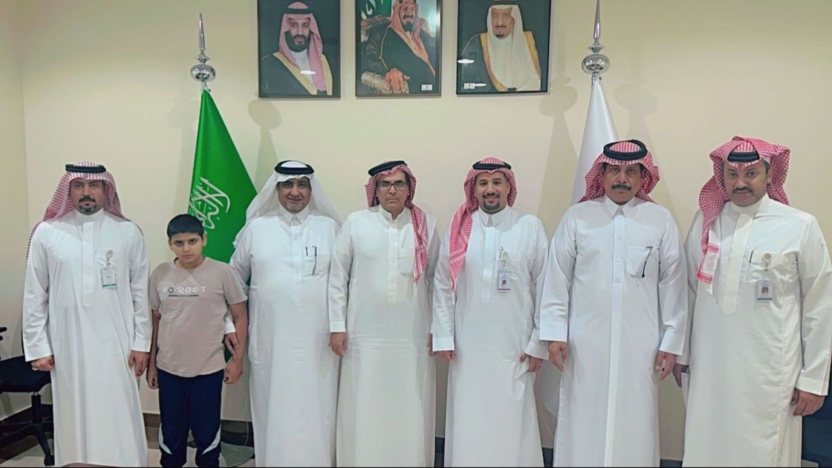 مدير فرع وزارة الرياضه بنجران
 الأستاذ  خالد بن حسن الحازمي 
يستقبل أعضاء رابطة الهواة لكرة القدم بالمنطقة مشيدا بجهودهم المبذولة في تنفيذ البرامج والفعاليات الرياضية للرابطة .
#نجران_الان 
<a href="/afl_ksa/">رابطة الهواة لكرة القدم</a>